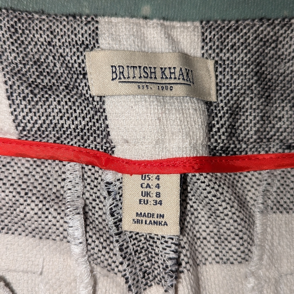British Khaki shorts, size 4 - Picture 4 of 7